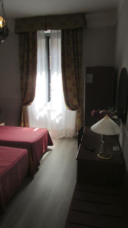 Hotel Johnny Milaan Buitenkant foto