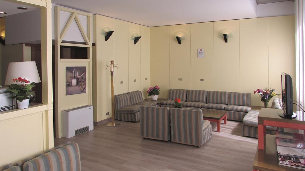 Hotel Johnny Milaan Buitenkant foto