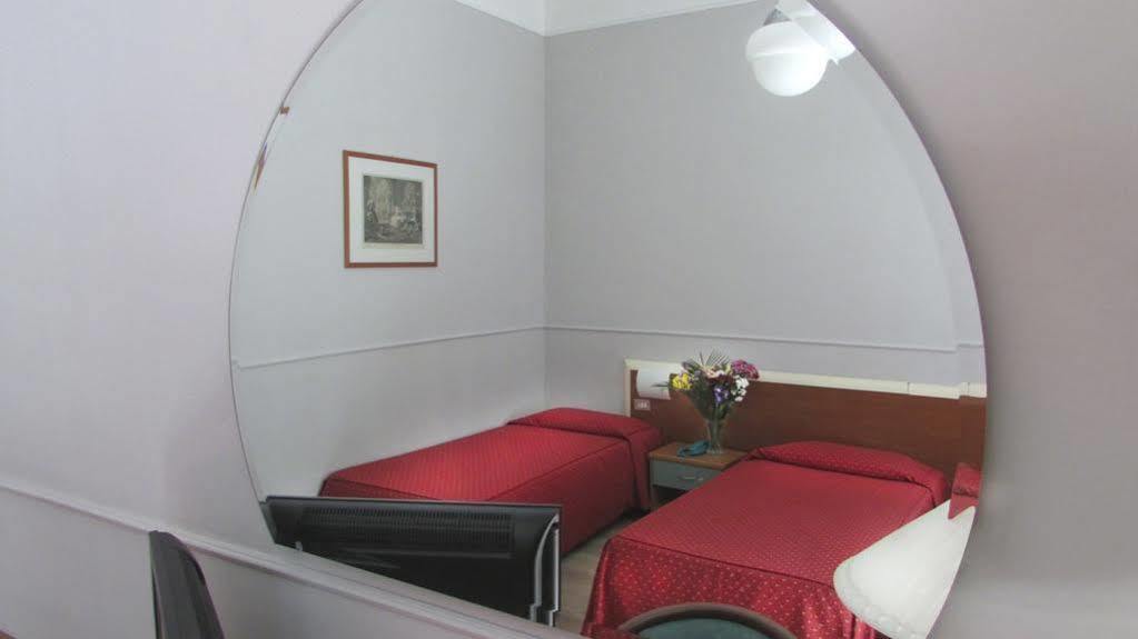 Hotel Johnny Milaan Buitenkant foto